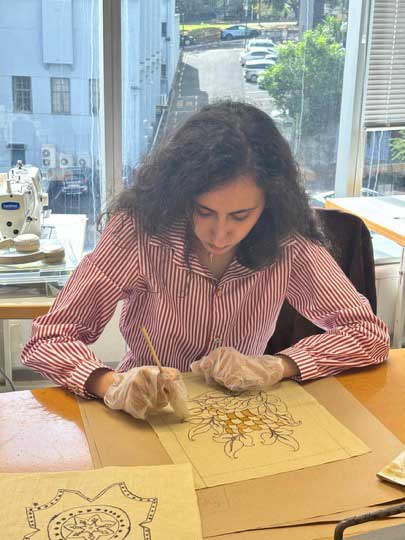 student-working-on-kalamkari-4