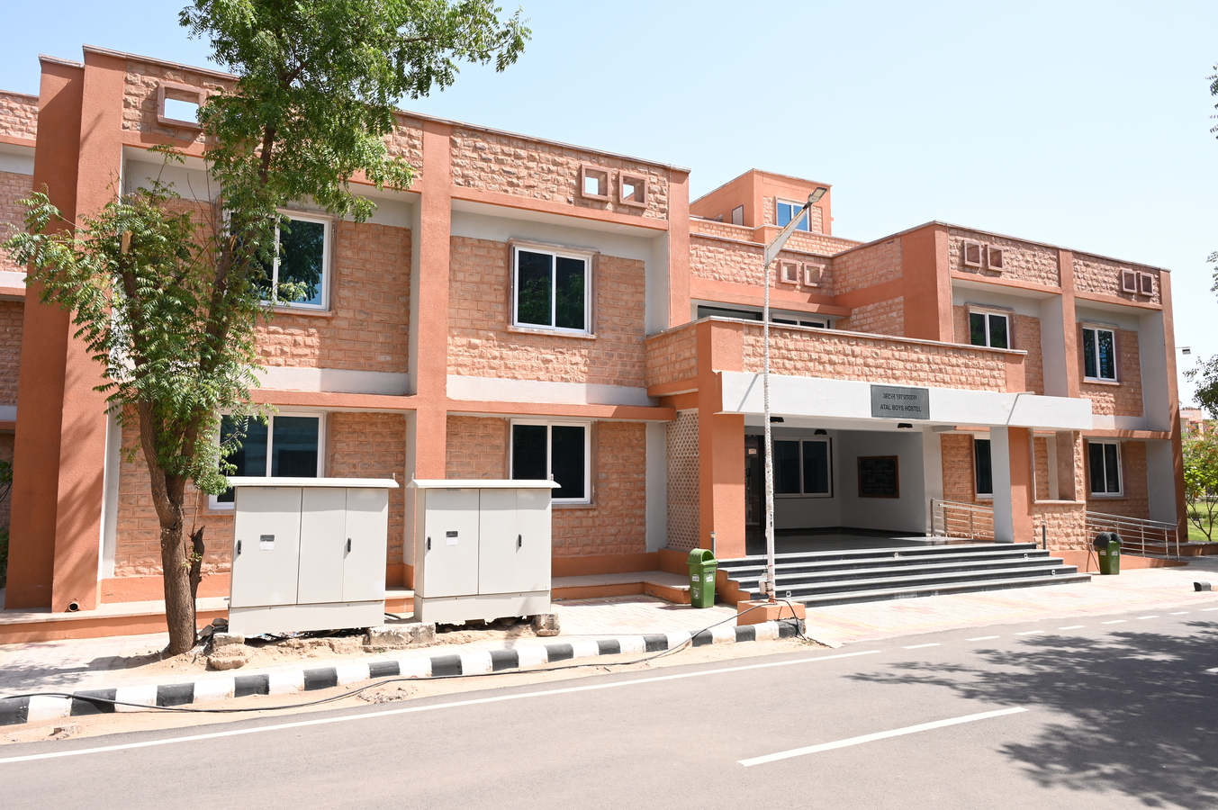 HOSTEL 2