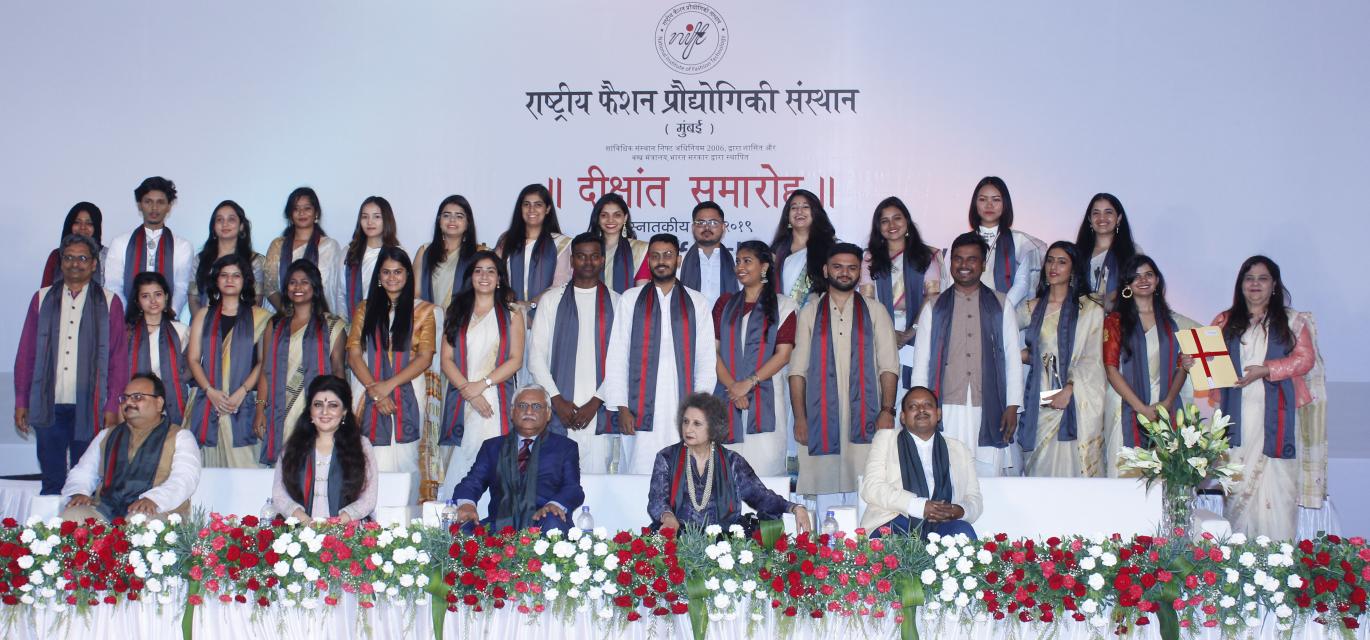 Convocation_19_Mdes