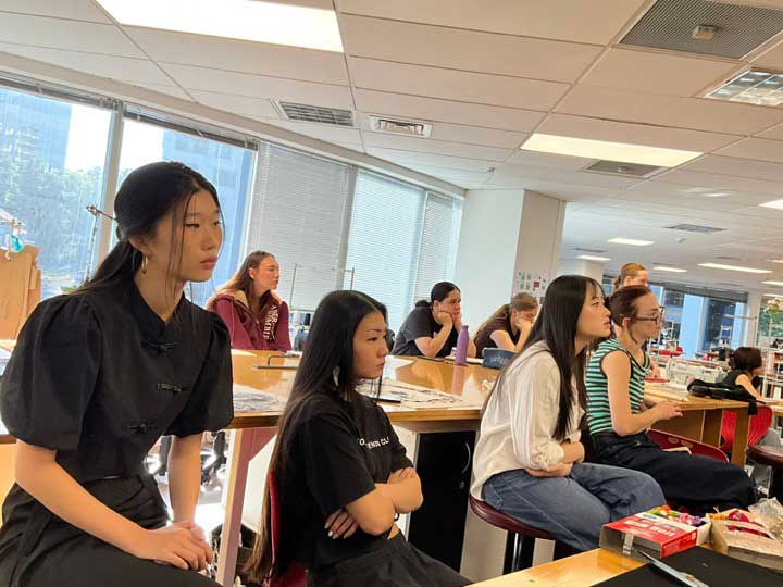 Students-understanding-the-resist-printing