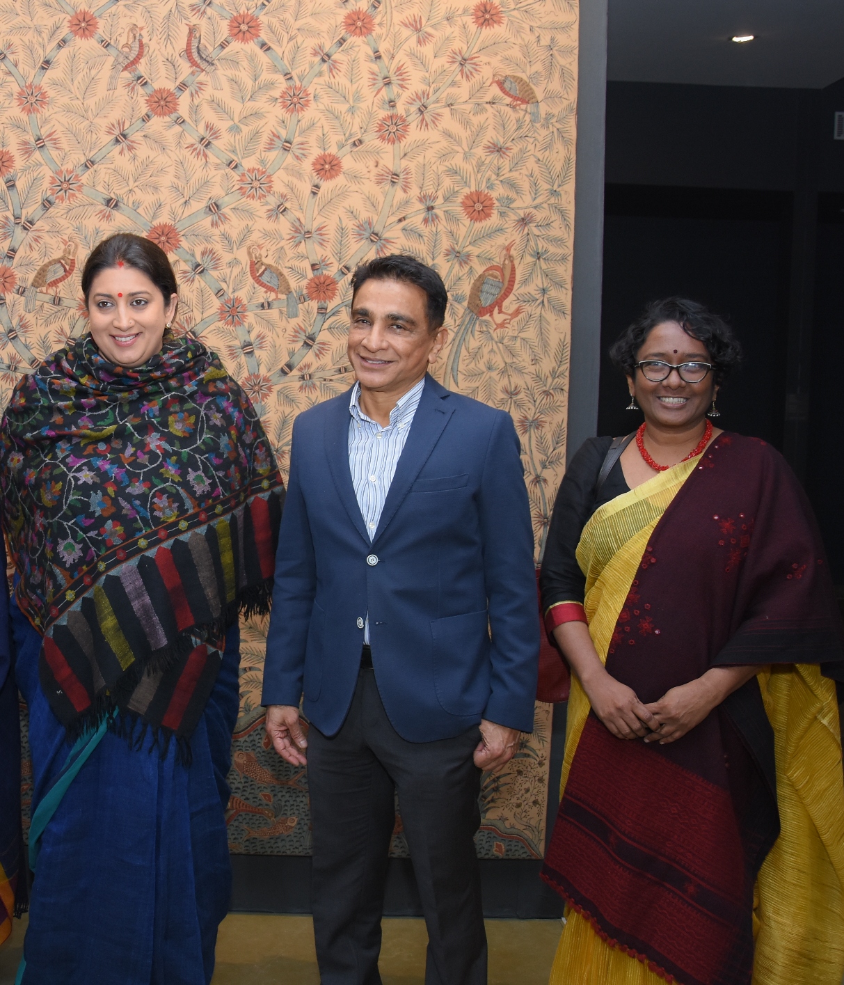 Textile Minister Smriti Zubin Irani, Chairman ,BOG  NIFT Rajesh V Shah with Director General NIFT Sarada Muraleedharan_0